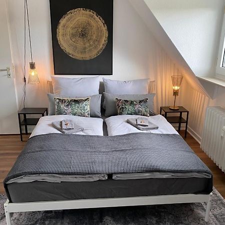 Bostel 1 - Modernes Dachgeschoss-Studio In Duisburg Meiderich, 4,7 Km Hbf, U-Bahn 250M, Flughafen Duesseldorf 28 Km, Landschaftspark 2,9 Km, 5 Gehminuten Von Herzklinik Entfernt Exteriér fotografie