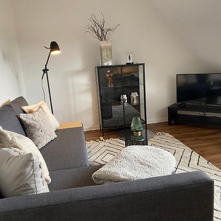 Bostel 1 - Modernes Dachgeschoss-Studio In Duisburg Meiderich, 4,7 Km Hbf, U-Bahn 250M, Flughafen Duesseldorf 28 Km, Landschaftspark 2,9 Km, 5 Gehminuten Von Herzklinik Entfernt Exteriér fotografie