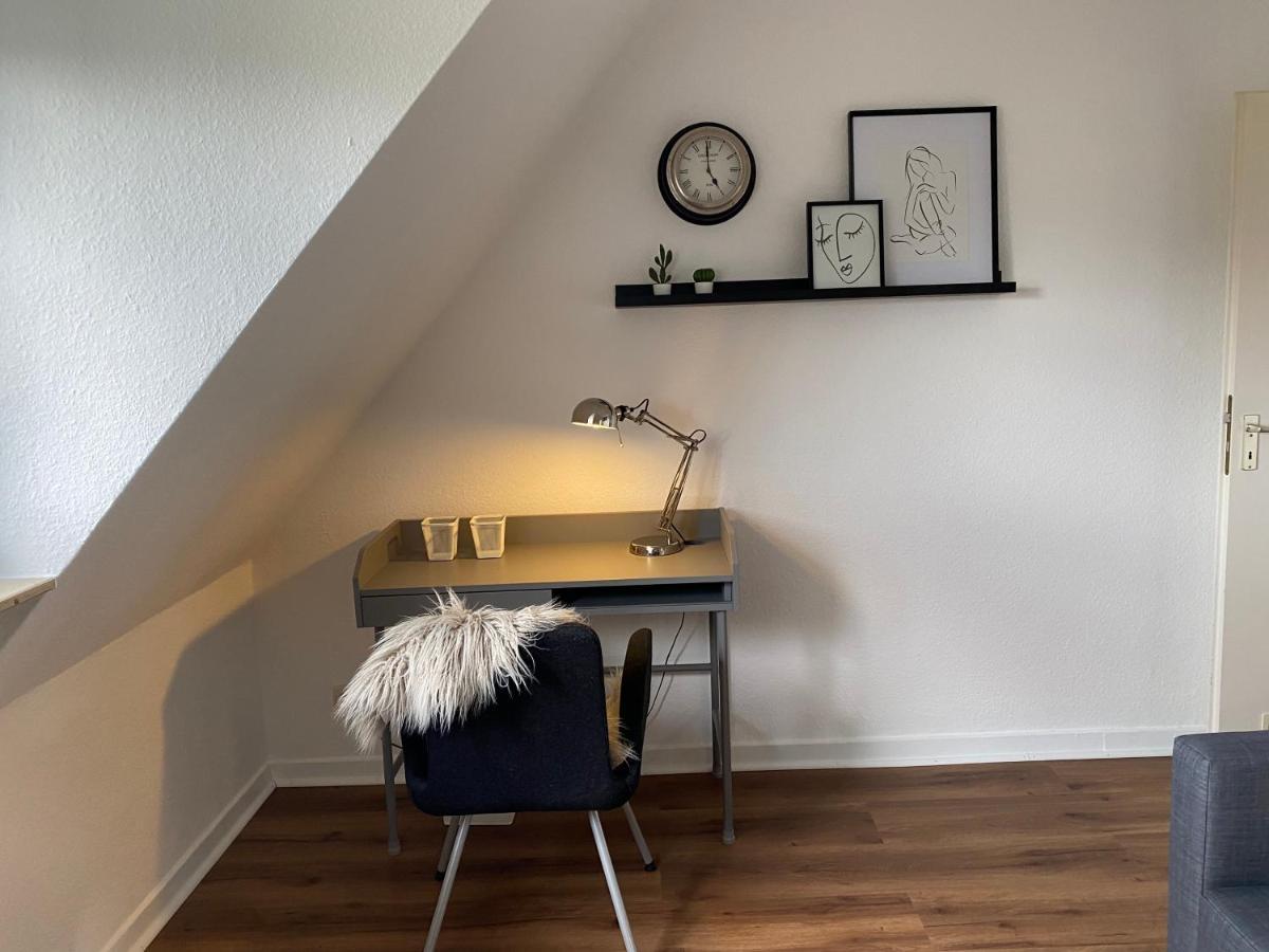 Bostel 1 - Modernes Dachgeschoss-Studio In Duisburg Meiderich, 4,7 Km Hbf, U-Bahn 250M, Flughafen Duesseldorf 28 Km, Landschaftspark 2,9 Km, 5 Gehminuten Von Herzklinik Entfernt Exteriér fotografie